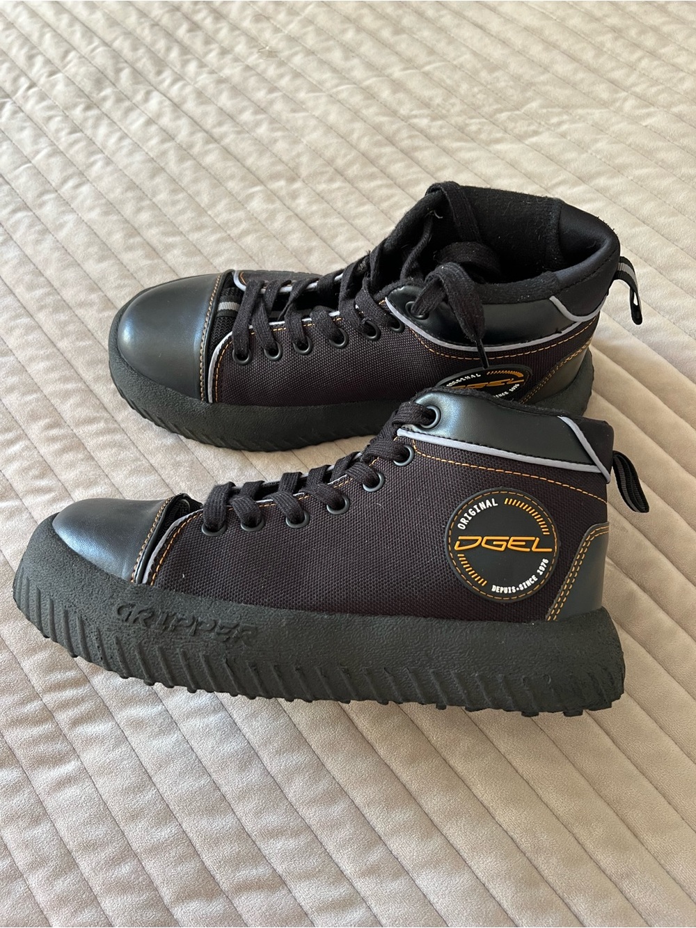 D-GEL Gripper Broomball Shoes - Brand New - Never worn